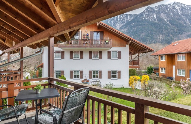 Ferienwohnung "Fuchsbau" mit Bergblick, Balkon und WLAN