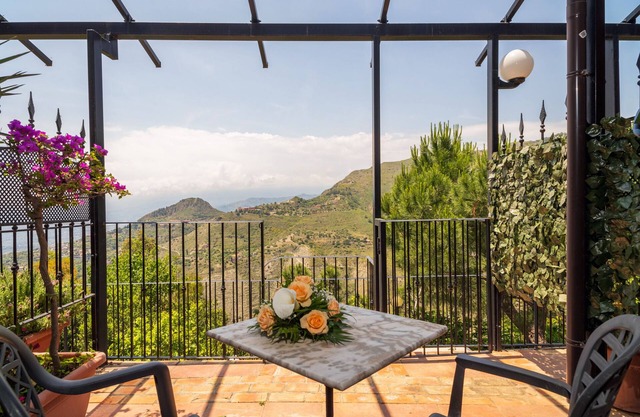 Ferienwohnung 'Gartenhaus I Dammusi - Limoni' mit Bergblick, Gemeinschaftspool und WLAN