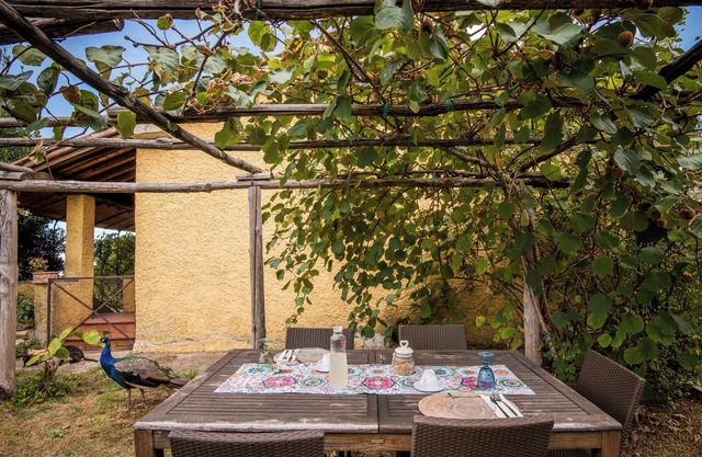 Ferienwohnung 'Glicine' mit Bergblick, Gemeinschaftspool und WLAN