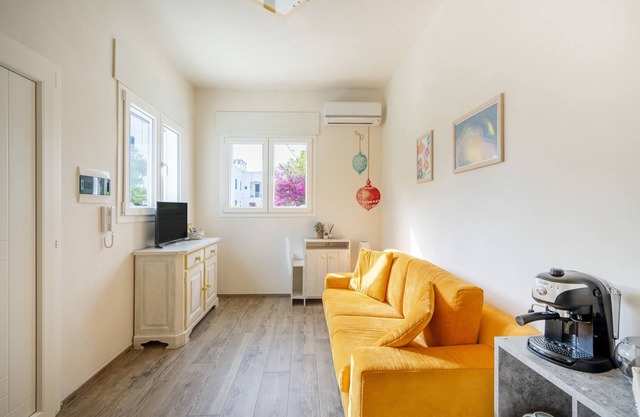 Ferienwohnung "Gufo Di Mare - Giallo" mit Meerblick, privater Terrasse und WLAN