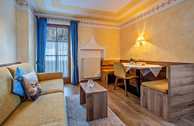 Ferienwohnung "Haus zur Vogelweide App 2" mit Bergblick, Balkonen und WLAN