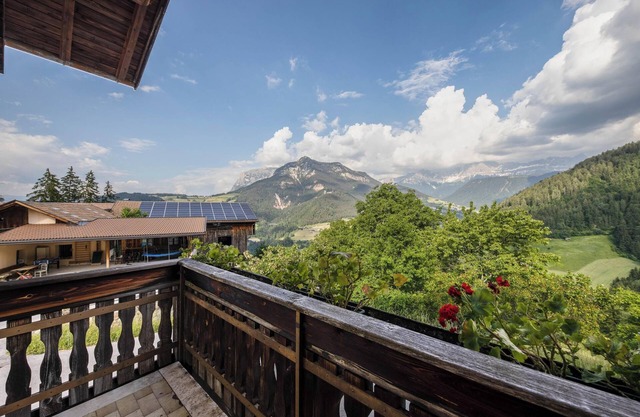 Ferienwohnung "Grödnerhof - Heidi" Bergblick, WLAN, Garten & Balkon