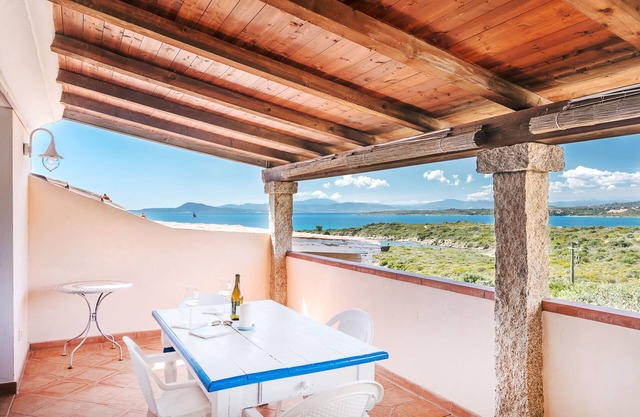 Ferienwohnung mit traumhaftem Meerblick und Balkon; Parkplätze vorhanden