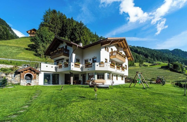 Ferienwohnung 'Rauchkofel' mit gemeinschaftlichem Whirlpool & Garten