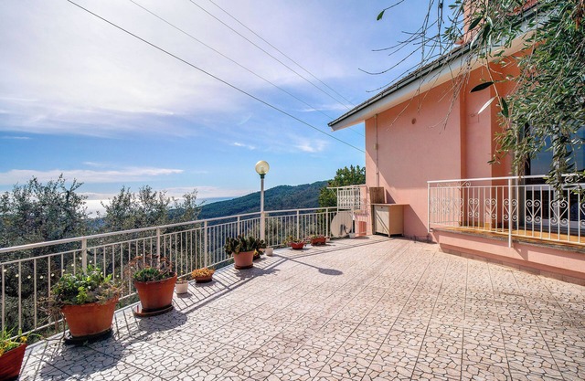 Ferienwohnung "Paola" mit Meerblick, privater Terrasse und WLAN