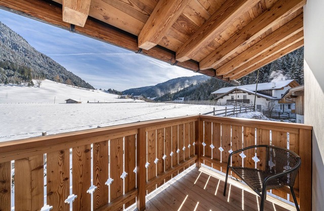 Ferienwohnung "Larch Soge Apt Karin" mit Bergblick, 2 privaten Terrassen und 2 Balkonen
