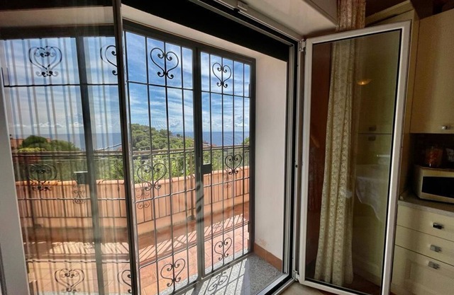 Holiday Apartment Le Chiazze with Sea View & Covered Terrace