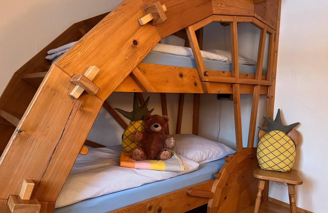 Ferienwohnung Lindenhof" mit Bergblick, Gemeinschaftsgarten und WLAN