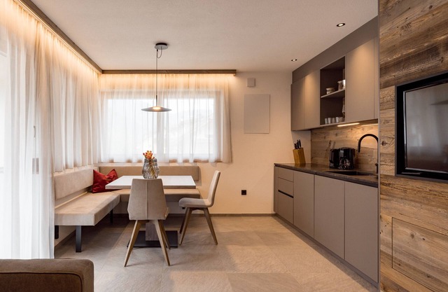 Ferienwohnung 'Obergasserhof Tiroler' mit Bergblick, Gemeinschaftsgarten und WLAN