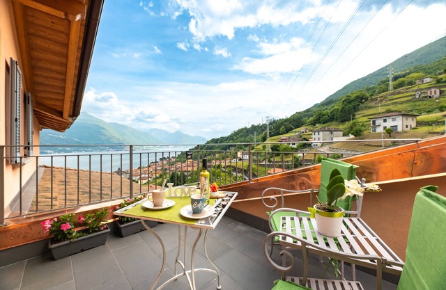 Ferienwohnung "Orchidea Terrazzo Sul Tetto" mit Balkon, Gemeinschaftspool und WLAN