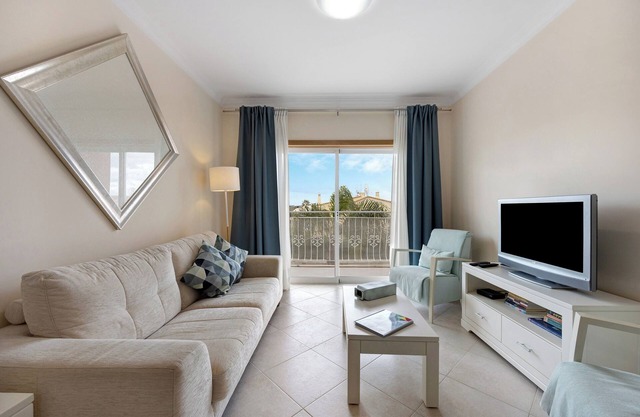 Ferienwohnung "Palmeiras Reais 110" mit Bergblick, gemeinsamem beheizten Pool und WLAN