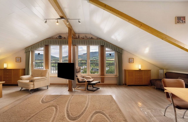 Ferienwohnung 'Panoramablick' mit Bergblick, privater Terrasse und Wi-Fi