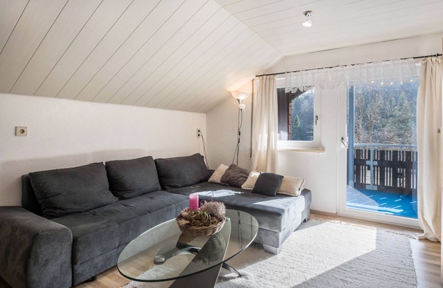 Ferienwohnung 'Parnoramablick' mit Bergblick, Gemeinschaftspool und Wi-Fi