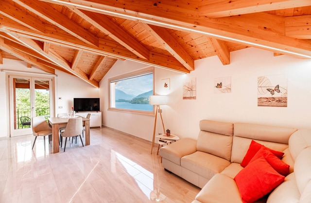 Ferienwohnung "Picolla Orchidea Finestra Sul Lago" mit Privatterrasse, Gemeinschaftspool und WLAN