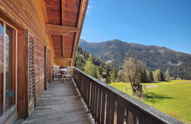 Ferienwohnung "Pischlhof Apt Lärche" mit Bergblick, Balkon und Gemeinschaftsgarten
