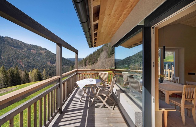 Ferienwohnung "Pitschlhof Apt Zirbe" mit Bergblick, Privatterrasse und Gemeinschaftsgarten