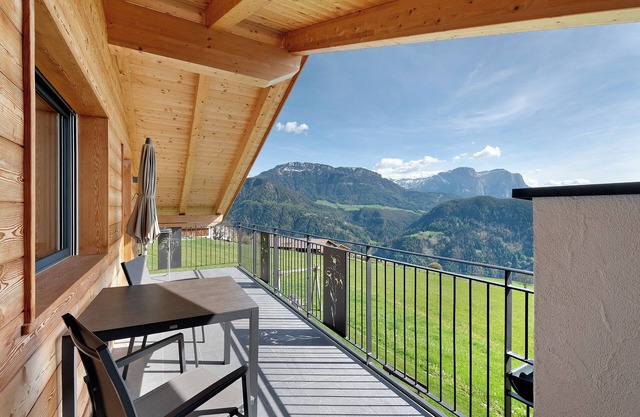 Ferienwohnung 'Platiederhof Apt Tschöfas' mit Bergblick, Terrasse und WLAN