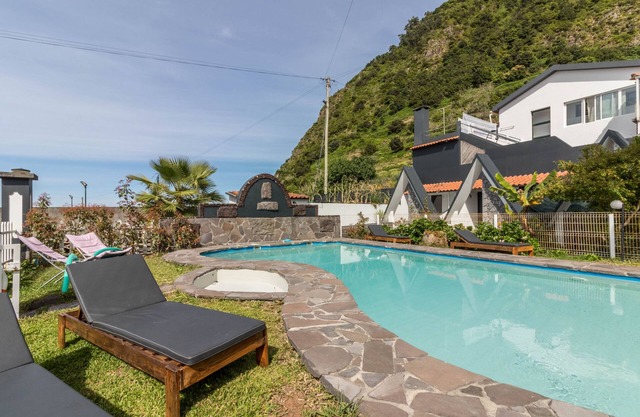 Ferienwohnung 'Palmeira House - Fernandes Cottage' mit Meerblick, Gemeinschaftspool und WLAN