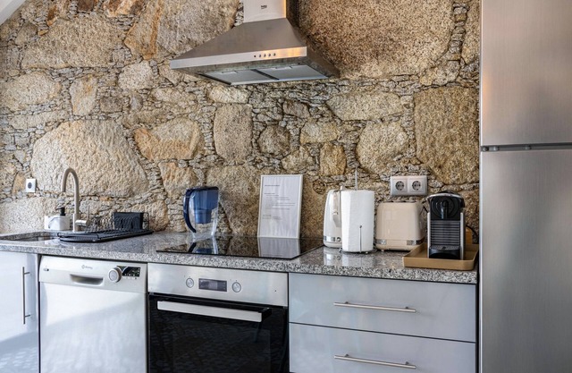 Ferienhaus 'Suite Casa do Mestre' mit Bergblick, Pool und WLAN