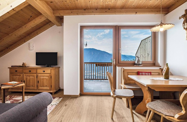 Ferienwohnung "Rosengarten - Wernerhof" mit Bergblick, WLAN, Balkon und Garten