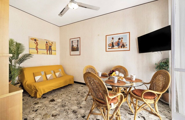 Holiday Apartment 'Riva Mare 2' Near the Beach with Sea View and Parking Space