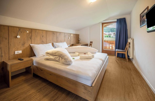 Ferienwohnung "Residenz Condor Schlern" mit Bergblick, Sauna & Garten