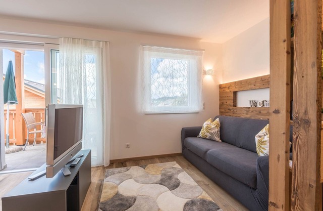 Ferienwohnung "Roderer" mit Bergblick, WLAN, Balkonen & Terrasse