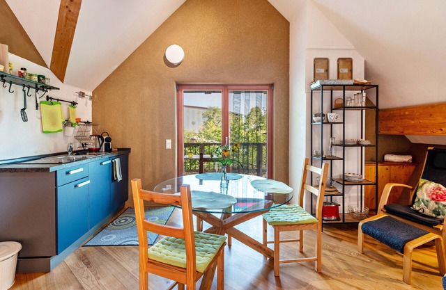 Ferienwohnung Rose" mit Bergblick, gemeinsamer Terrasse und WLAN