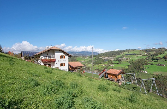 Ferienwohnung "Rosengarten - Heigler Hof" mit Bergblick, WLAN, Balkon, Sauna & Terrasse