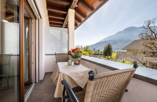 Ferienwohnung "Rosengarten B" mit Bergblick, privater Terrasse und WLAN