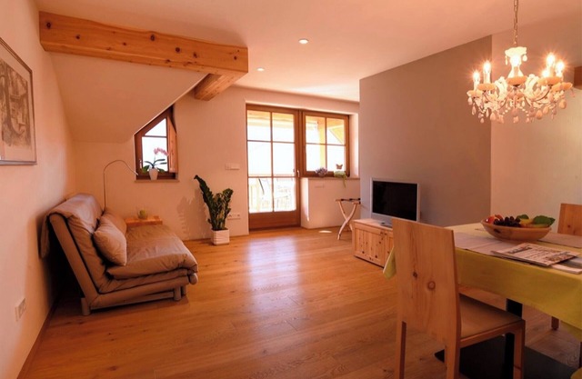 Ferienwohnung "Rosengartnerhof Gantkofel" mit Bergblick, Gemeinschaftspool und WLAN