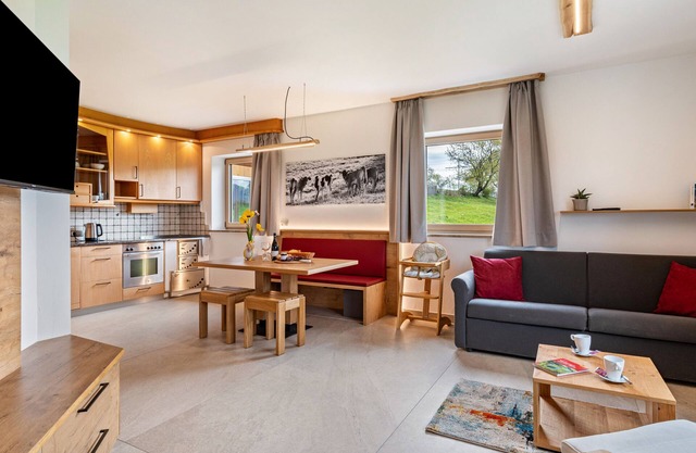 Ferienwohnung Schlern Bio Schrofhof" mit Bergblick, privater Terrasse und WLAN