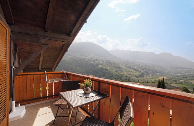 Ferienwohnung 'Sankt Corbinian 8' mit Bergblick, Balkon und Gemeinschaftsgarten