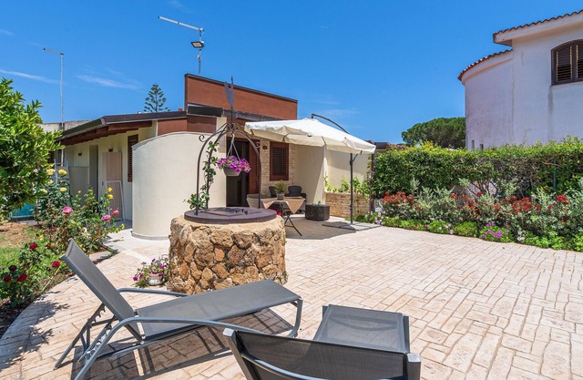 Holiday Apartment 'Siracusa Mare' with Private Terrace, Wi-Fi and Air Conditioning