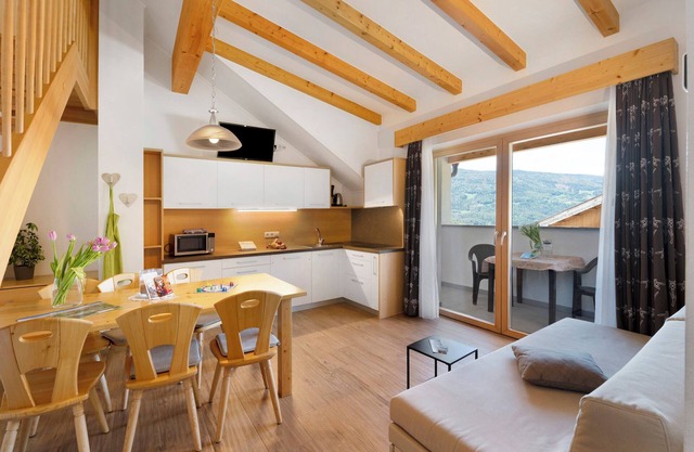 Ferienwohnung "Stiflerhof Apt Edelweiss" mit Bergblick, Gemeinschaftsgarten und WLAN