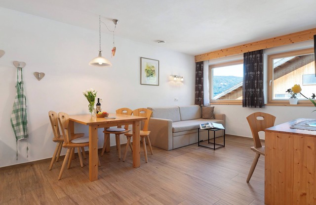 Ferienwohnung "Stiflerhof Apt Arnika" mit Bergblick, Balkon und WLAN