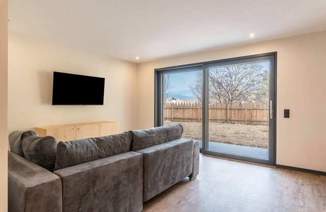Ferienwohnung 'Villa Lara Föhre' mit Bergblick, Gemeinschaftsterrasse und WLAN