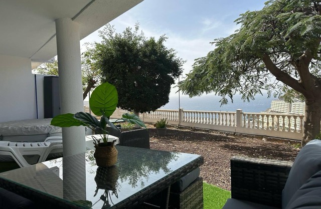 Ferienwohnung 'Views Of Sunsets' mit Meerblick, Gemeinschaftspool und WLAN