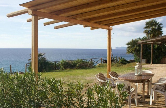 Ferienwohnung "Villa Wanda" mit Meerblick, privater Terrasse und WLAN