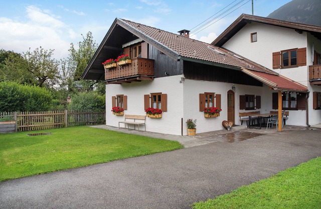 Ferienwohnung 'Wankblick' mit Bergblick, privater Terrasse und Wi-Fi