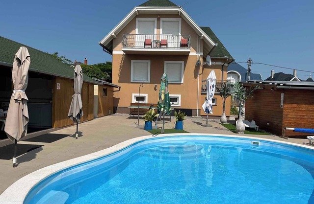 Ferienwohnung mit beheiztem Pool und Internet