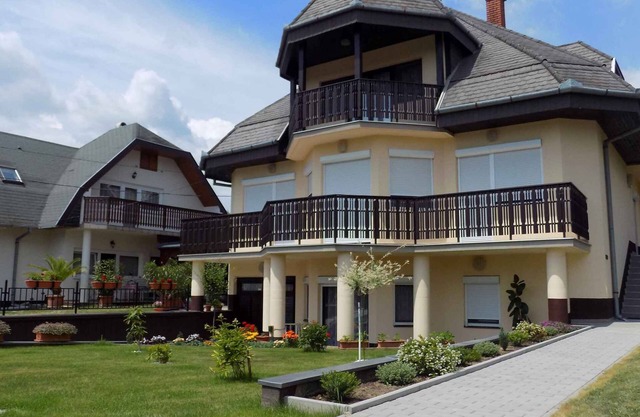 Ferienwohnung mit Sandkasten, Kinderspielplatz und Plantschbecken