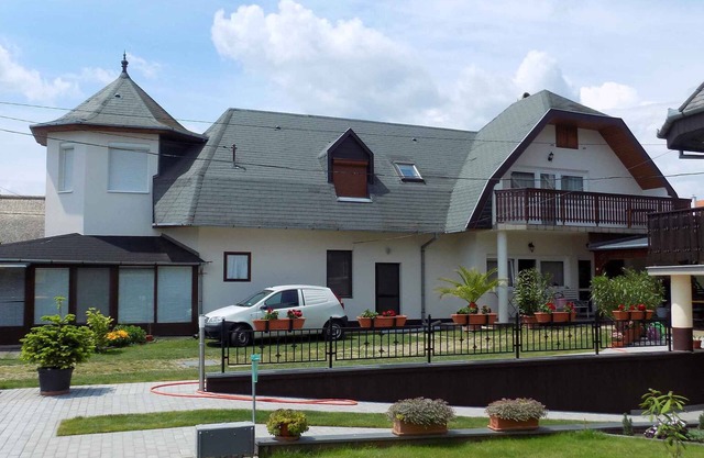 Ferienwohnung mit Pool und Kinderspielplatz