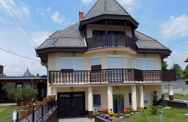 Ferienwohnung mit Kinderspielplatz, Sandkasten und Planschbecken