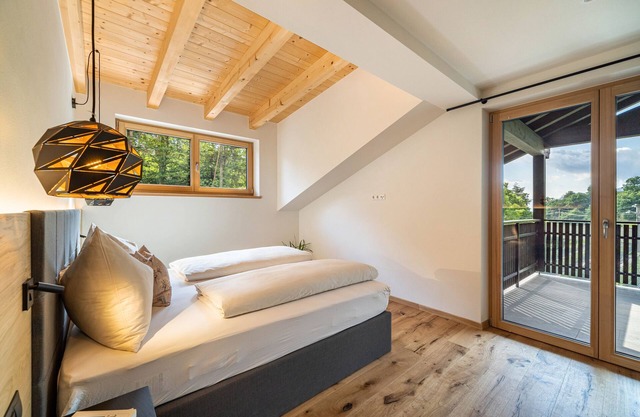 Ferienwohnung "Wiesgut Golden" mit Bergblick, Privat-Terrasse und WLAN