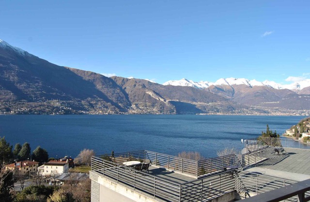 Holiday apartment with Wi-Fi and terrace or small garden