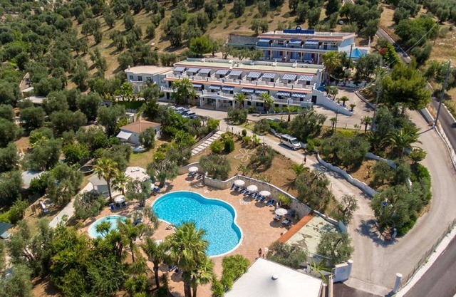 Ferienanlage mit Pool, 5 Minuten vom Strand, Panoramablick mit Meerblick