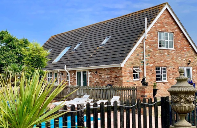 Holiday Cottage with Pool, Sleeps 7