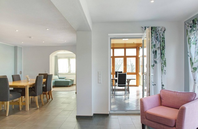 Ferienwohnung "Pur Wohnen - West" mit Gemeinschaftsgarten, Balkon und WLAN
