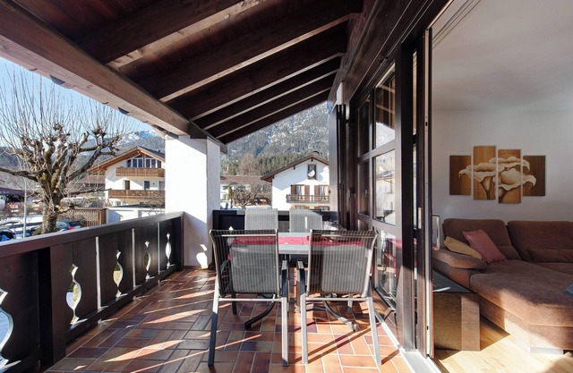 Ferienwohnung "Christina" mit Bergblick, WLAN & Balkon